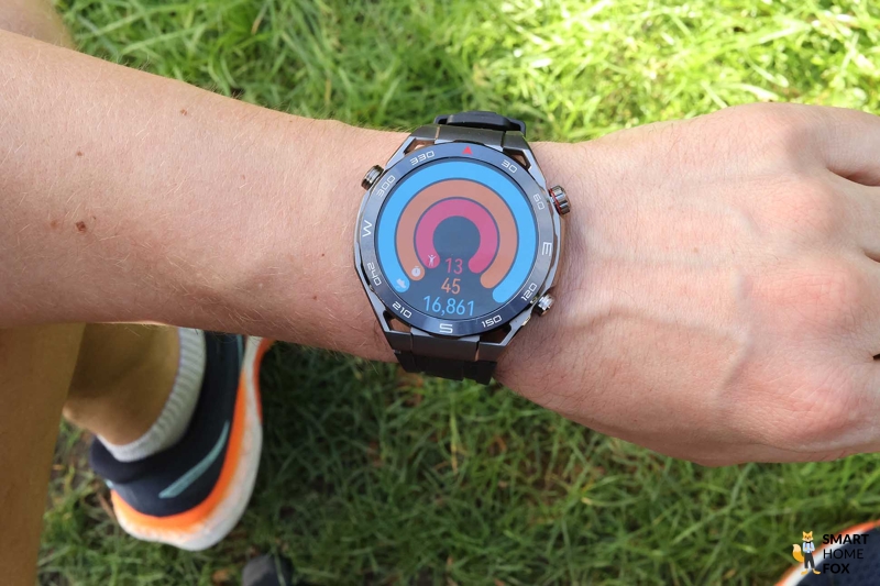 Трекер активности часов Huawei Watch Ultimate.